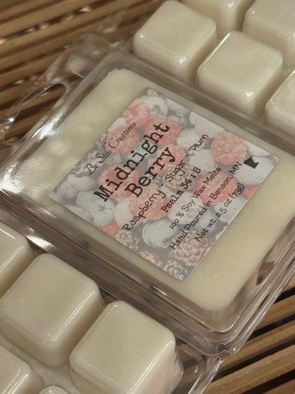 Midnight Berry wax melts detail view showing phthalate-free, pet-friendly soy wax formula