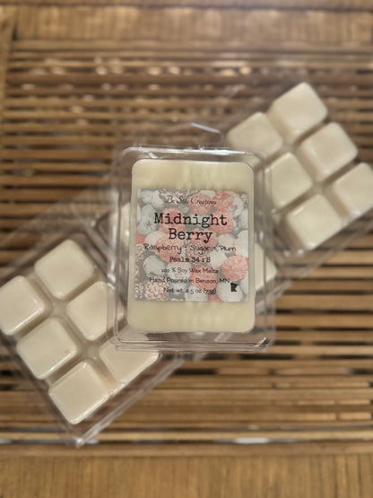 Midnight Berry soy wax melts in clear clamshell package, raspberry sugar plum scent